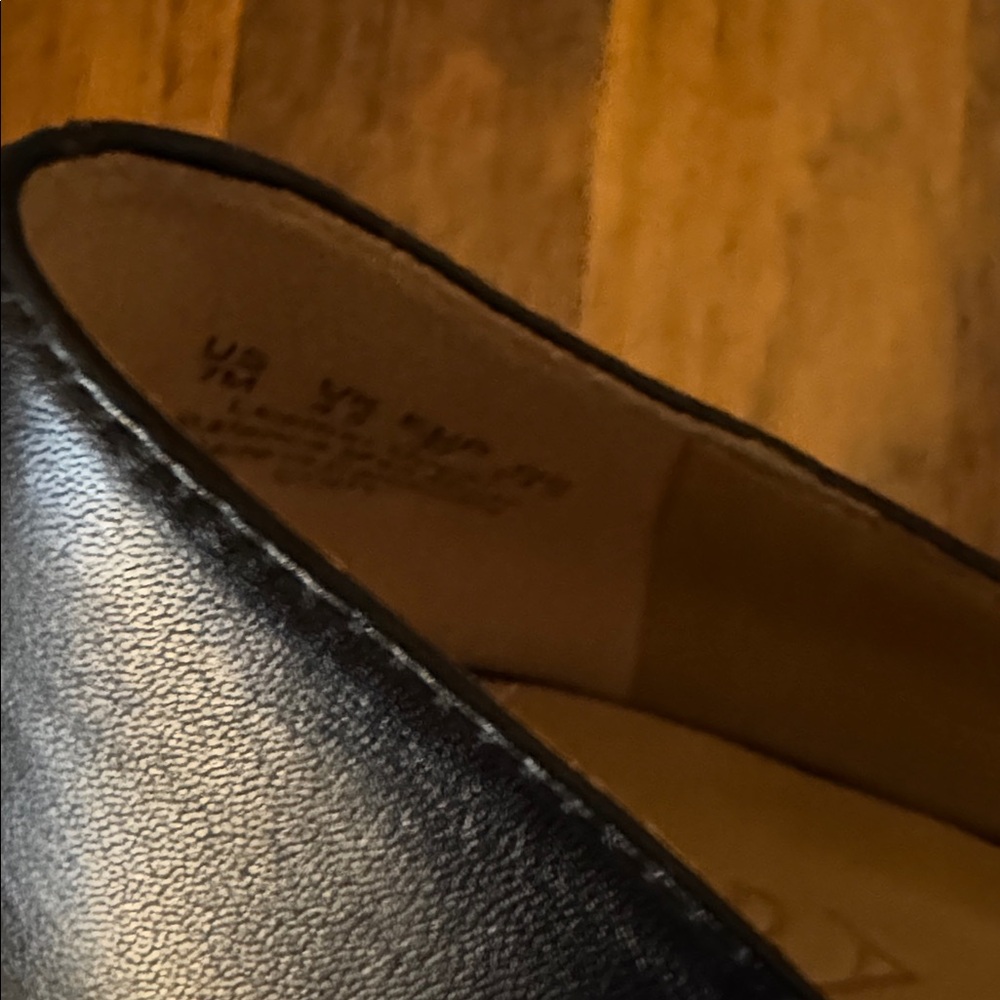 Naturalizer Cody black leather flats. Size 7M. - Picture 6 of 7